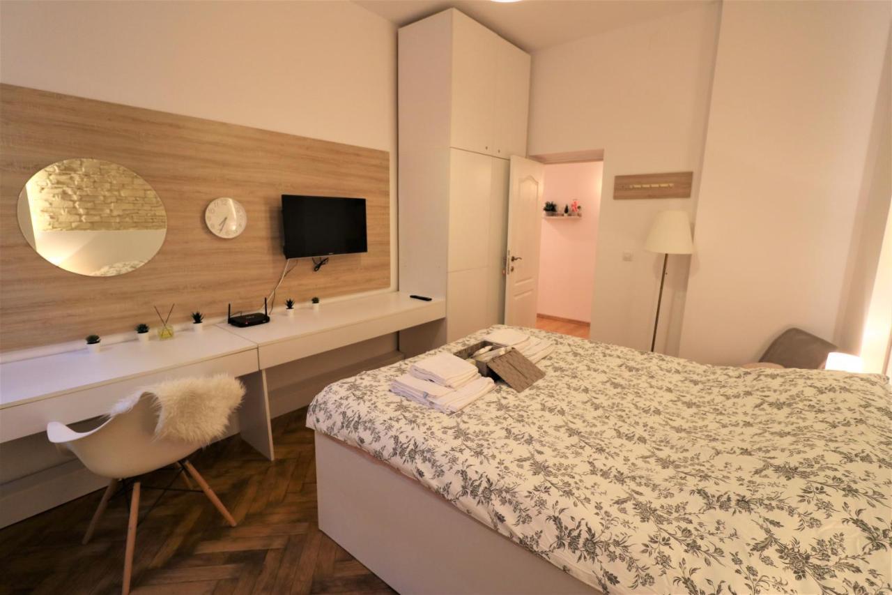 Cozy Old Town Apartment - Free Minibar 부쿠레슈티 외부 사진